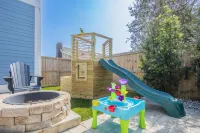 Heated Private Pool. 900 Feet to Beach. Playground. King Beds,Bikes,Beach Chairs