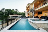 The Palms at Chesswood - Luxury, Pool, & Dock! - 5-نجوم