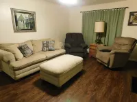 Bow Wow/Meow! Fenced Yard--5 min to Downtown Peoria