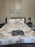 Waterfront industrial-farmhouse with wine fridge, hot tub, firepit, sleeps 8