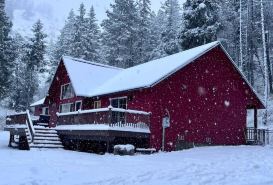 Quaking Aspens Retreat near Mt. Rainer, Whitepass Ski Area