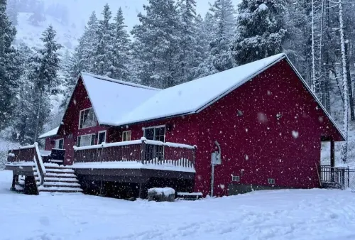 Quaking Aspens Retreat near Mt. Rainer, Whitepass Ski Area