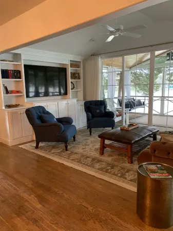 Bluebird Rest - Lakefront Cottage