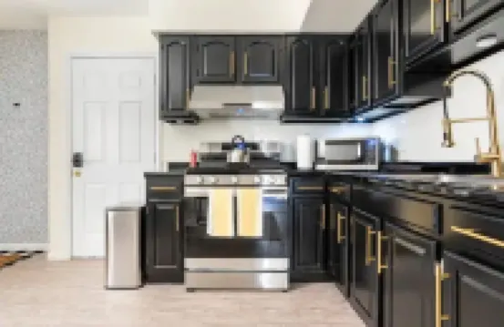 2BR for Crews & Families Near Jersey Gardens Mall