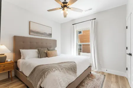 The Table Rocker • Ozark Family Retreat, 5BR 7 BA