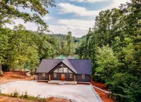 LAKE FRONT - New Build, No Steps to Lake, Quiet Cove, Big Creek -Seasonal Water