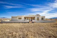 Peaceful SW-style ranch home in wine country Callaghan Vineyards附近的飯店