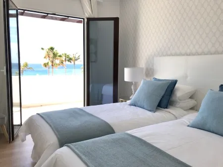 Beautiful apartment facing the sea with Wifi and AC