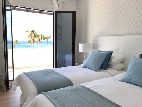 Beautiful apartment facing the sea with Wifi and AC