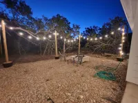 Game room and fire pit. Close to lake, river, restaurants and shops!