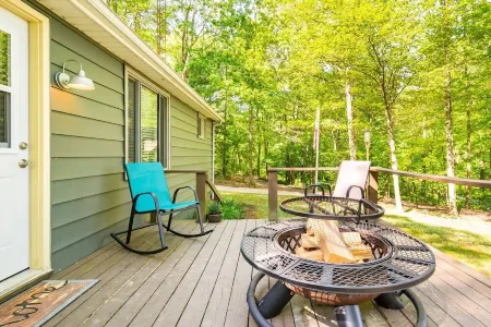 4PelicansOhio: Relaxing Cabin Near Leesville Lake ~Pets Welcome~ 2 Queens & 1F Отели в г. Кэрролл