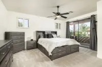 Modern Spacious 2 Master Bedroom Cal King with Loft & Pool Sleeps 6