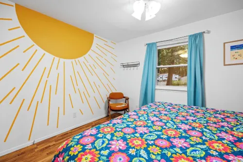 3/4 Mile to the Beach - Breakfast Included - King Beds - Family & Dog Friendly Hotels in Hagar Township