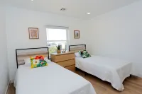 Modern Spacious Beach Getaway + Private Deck -- 604 #5 - 4-Star