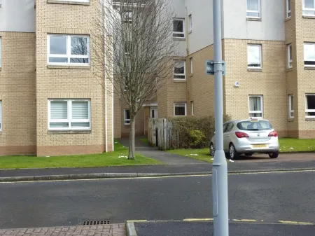 Lovely Paisley Central Location - 2 bedroom apartment. Sleeps 4 Adults