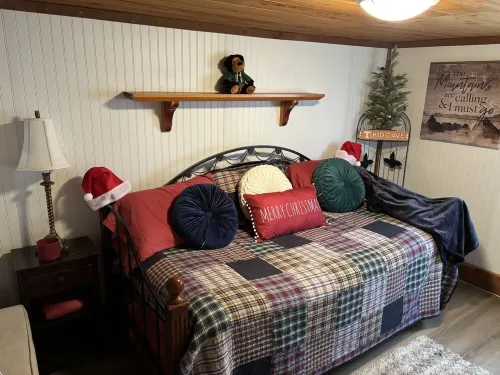 Quiet acreage Exit 407 I 40 Sevierville/ Pigeon Forge  gateway to the Smokies