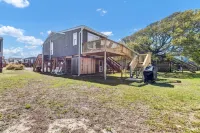 The Scooby Shack-A fully remodeled home with private neighborhood beach access!