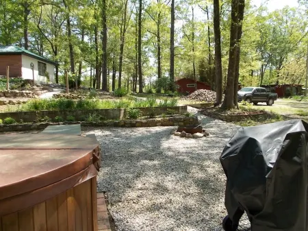 Caddo River Crossing - The Barn Cabin - Has access to the Caddo River Отели в г. Каддо Гэп