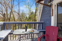 Black Oak TRL family Cabin for 6 (4 min.to BlackOak Ampith)Trees views & privacy