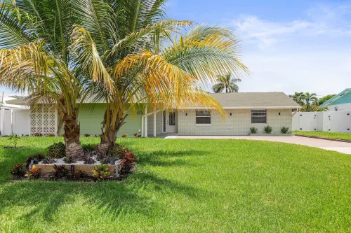Glam's Guest House in Palm Beach Gardens