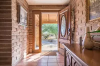 La Paz - Adobe desert home on 6 acres, hot tub, cowboy pool, hiking