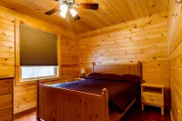 Rustic yet Modern Log Cabin, Cayuga Wine Trail, Dog Friendly, Open Year Round