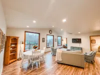 Cozy up in this private bungalow in the trees close to trailheads & shopping