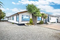 Port Tara Holiday Home, close to Portballintrae Harbour and the Giant's Causeway - 4-Star