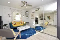 Stylish Mid-Century Modern Private Studio Blocks from UF and Stadium!