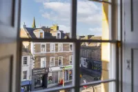 Newly renovated 3-bedroom townhouse in Cupar town centre Hotels in Cupar