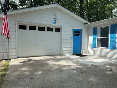 Sloanhouse, Centrally located with Houghton Lake views