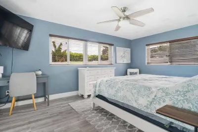 Sunny, Quiet, Open concept 3 bedroom home with pool