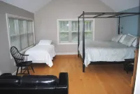 Condo Downtown Bayfield, Sleeps 7.  Bathrooms 2. No Hills! Hotels near Halvor Reiten Park and Public Beach