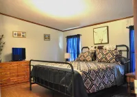 BLUE LICKS BUNGALOW-Next to Blue Licks State Park Hotels in Nicholas County