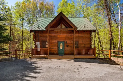 Central Location with Wooded Views and Hot tub