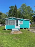 Hummingbird Cottage: Cozy Rustic Lakefront Escape at the Pier, Perfect for 7!