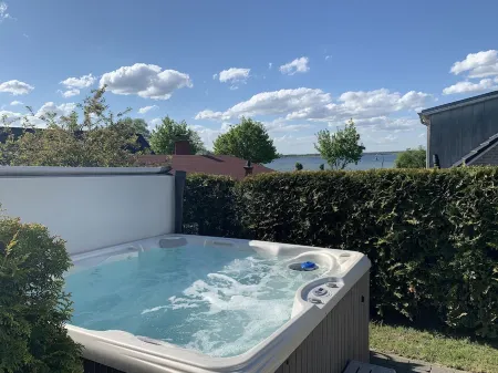 Casa Fortuna Comfort mit Seeblick, Whirlpool, Sauna und Eingezäuntem Garten