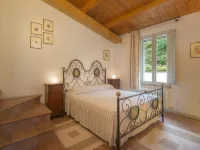 Farmhouse holidays in Umbria, the green heart of Italy, amongst art and nature. Hotels in Spello