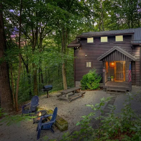 Cozy Couples Cabin! Hidden in the Woods of Hocking Hills!