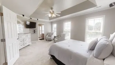 Ultra CLEAN and COZY Home away from Home!!!
