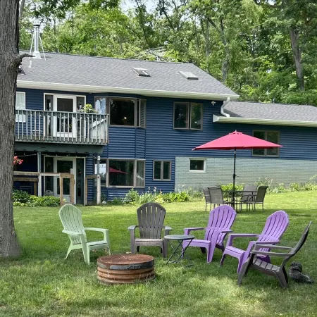 Lakefront house-6 acres of woods-Private Lake-4 miles from MIS