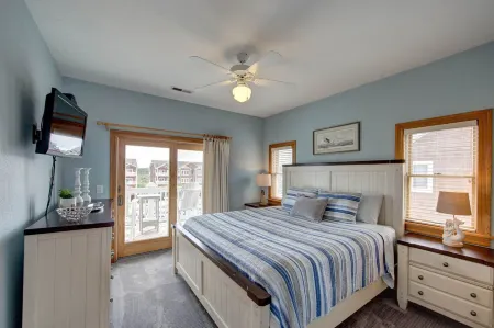 Quiet & relaxing top floor, sound-front condo, with elevator at the Outer Banks!