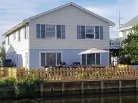 One Block to Beach, Sleeps 23 People, No Steps to Enter, Waterfront Decks Hotels in South Bethany