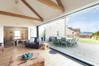 Luxury Holiday Cottage, Beach with Great Sea Views, Broad Haven, Pembrokeshire Hotels in The Havens