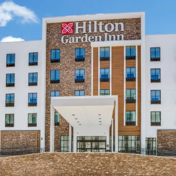 Hilton Garden Inn North Dallas Central Expy Отели рядом с достопримечательностью «Парк Уайт Рок Лейк»