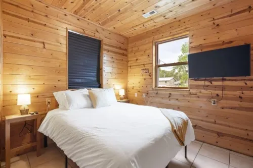 Cozy Riverfront Cabin #1 on the James River! Sleeps 4, #1 of 5 Cabins