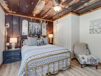 2 bed, 2 bath Modern Rustic barndominium. The Old Homeplace