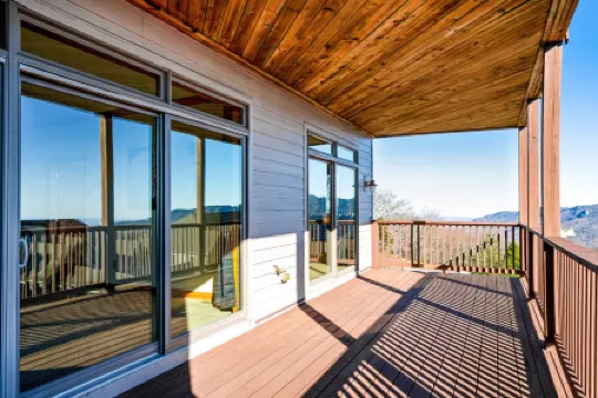 Comfy Condo at Top of Sugar Mtn - Ski in Ski Out - AC, WiFi