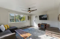 1-bed vacation home w/ King bed just 6 minutes from Empower Field at Mile High