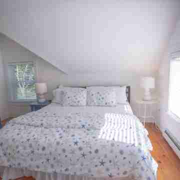 Beautiful home within walking distance to Kennebunkport Rooms